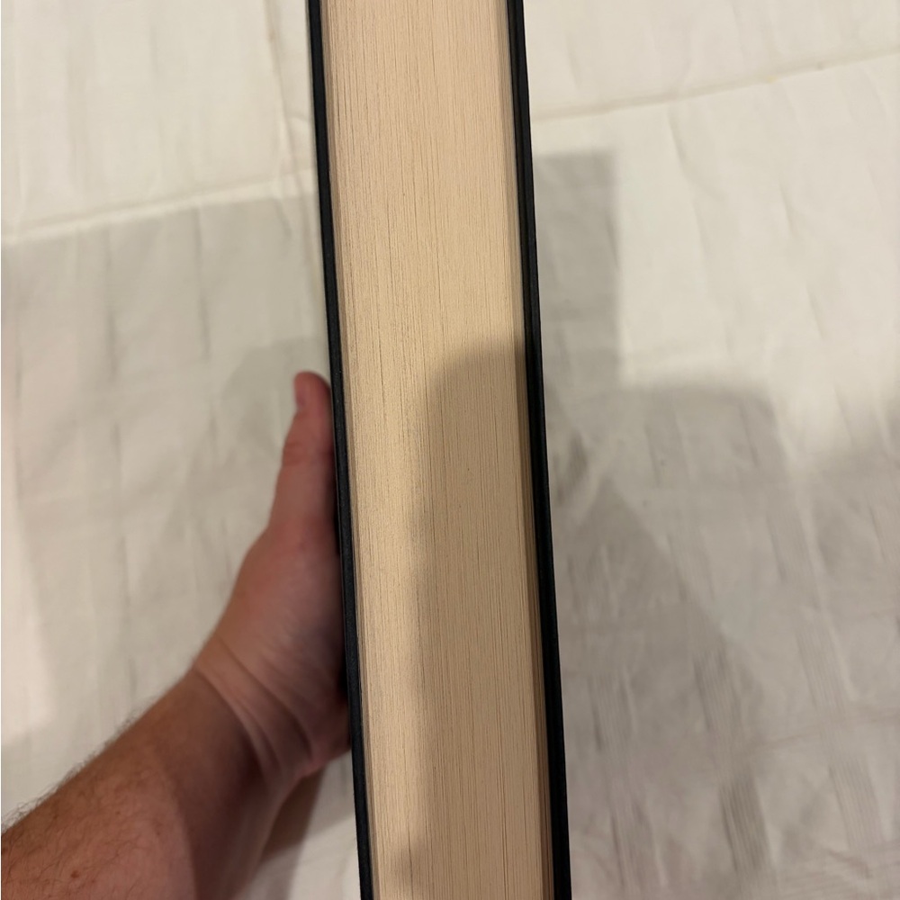 Fourth Wing Hardcover Book by Rebecca Yarros - Picture 3 of 3